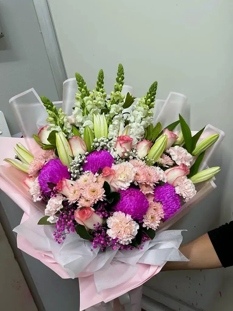 Lilies, snapdragons and purple chrysanthemums for a graduation